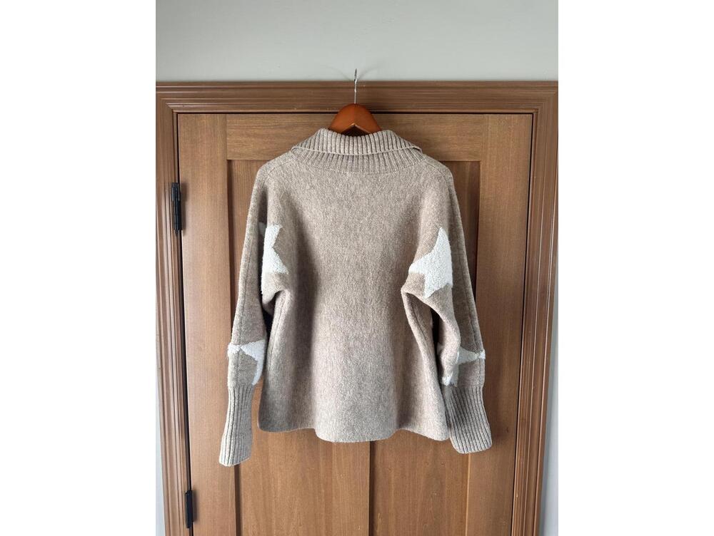 THML Tan Star Design V-Neck Collared Soft Knit Sweater Women’s size Large - Picture 6 of 10
